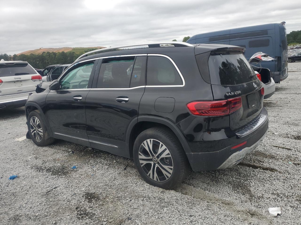 Mercedes-Benz GLB 250 Image 2