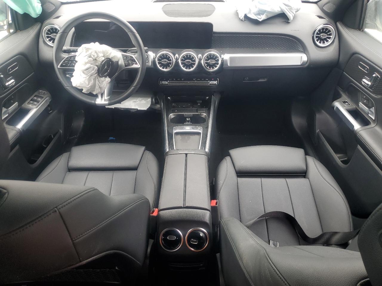 Mercedes-Benz GLB 250 Image 13