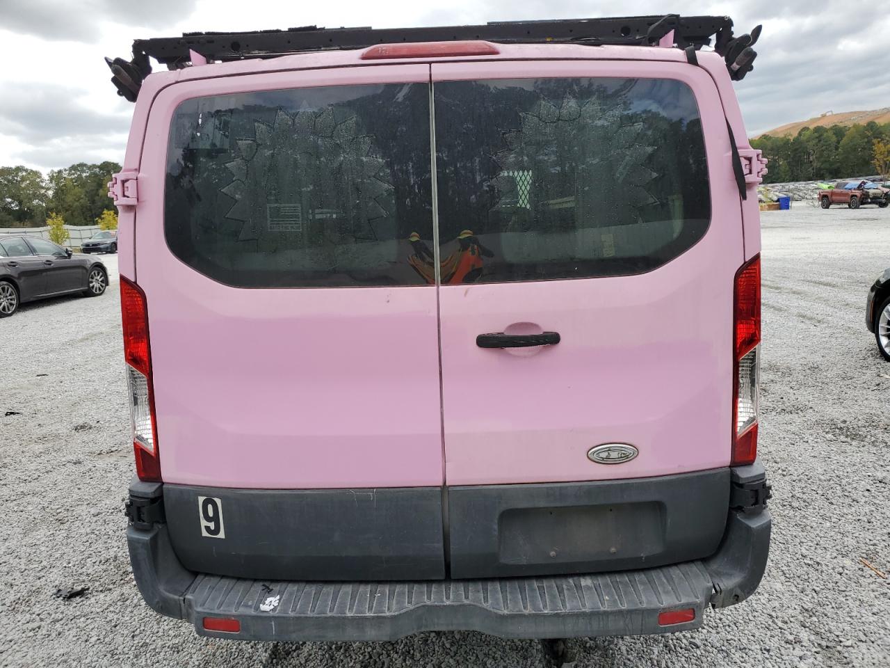 Ford Transit T-250 Image 6