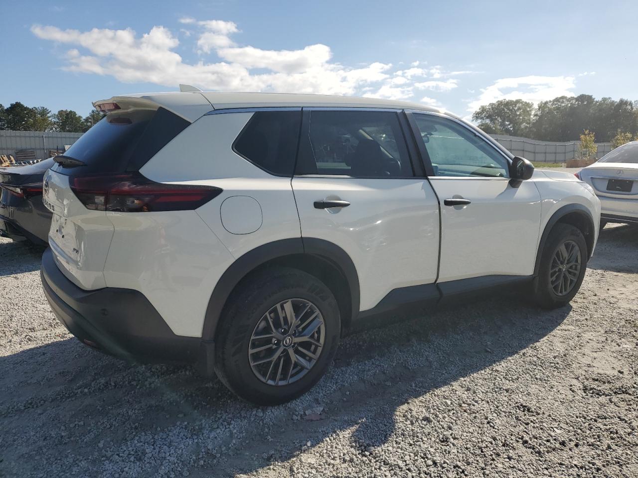 Nissan Rogue S Image 4