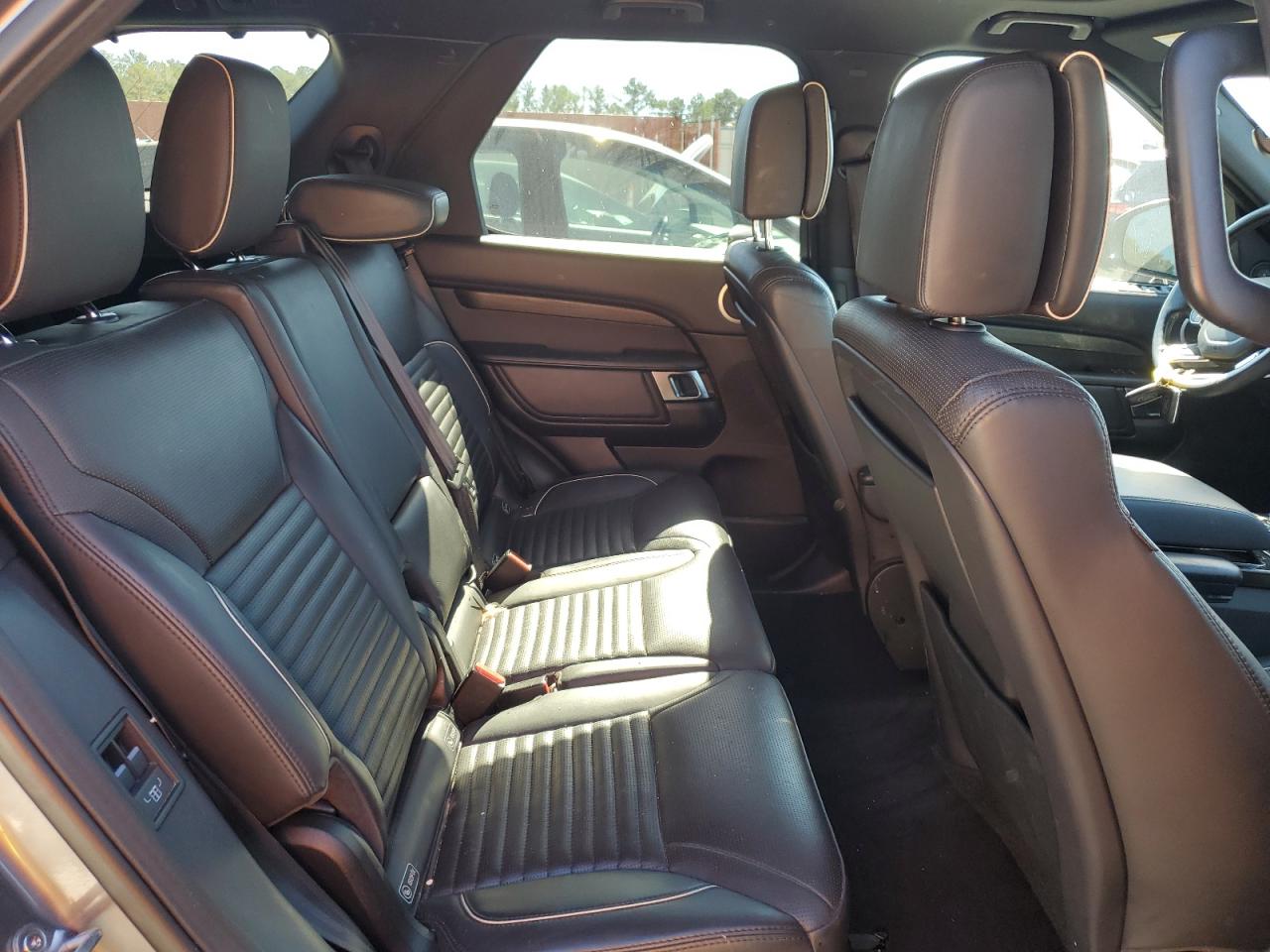 Land Rover Discovery Hse Luxury Image 9