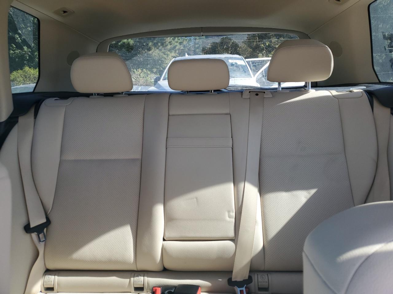 Mercedes-Benz GLK 350 Image 11