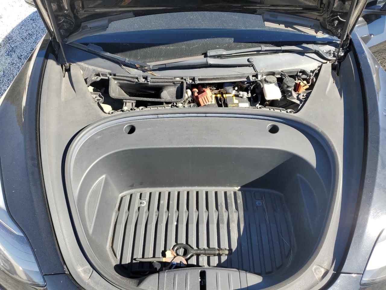 Tesla Model 3 Image 11