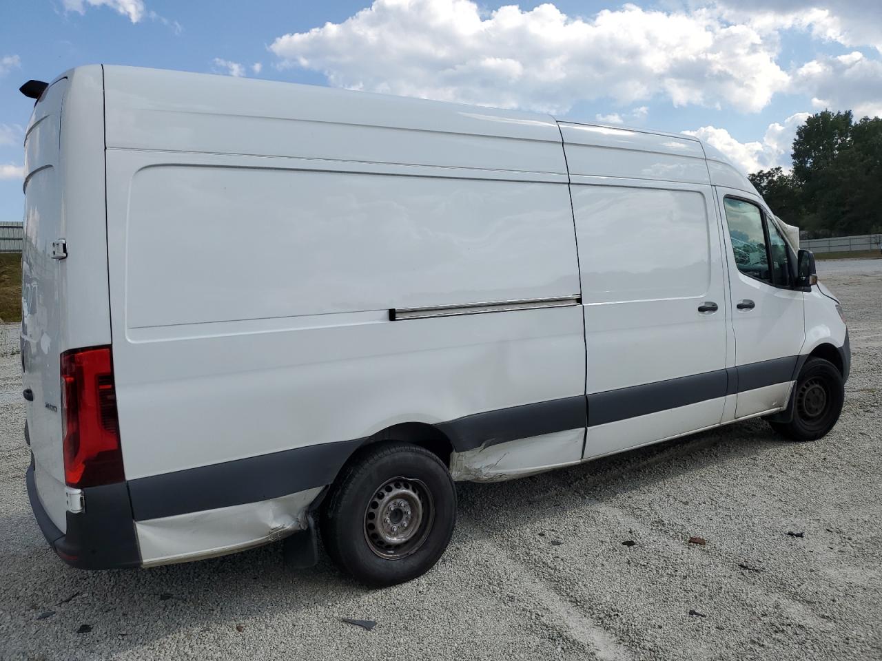 Mercedes-Benz Sprinter 2500 Image 2