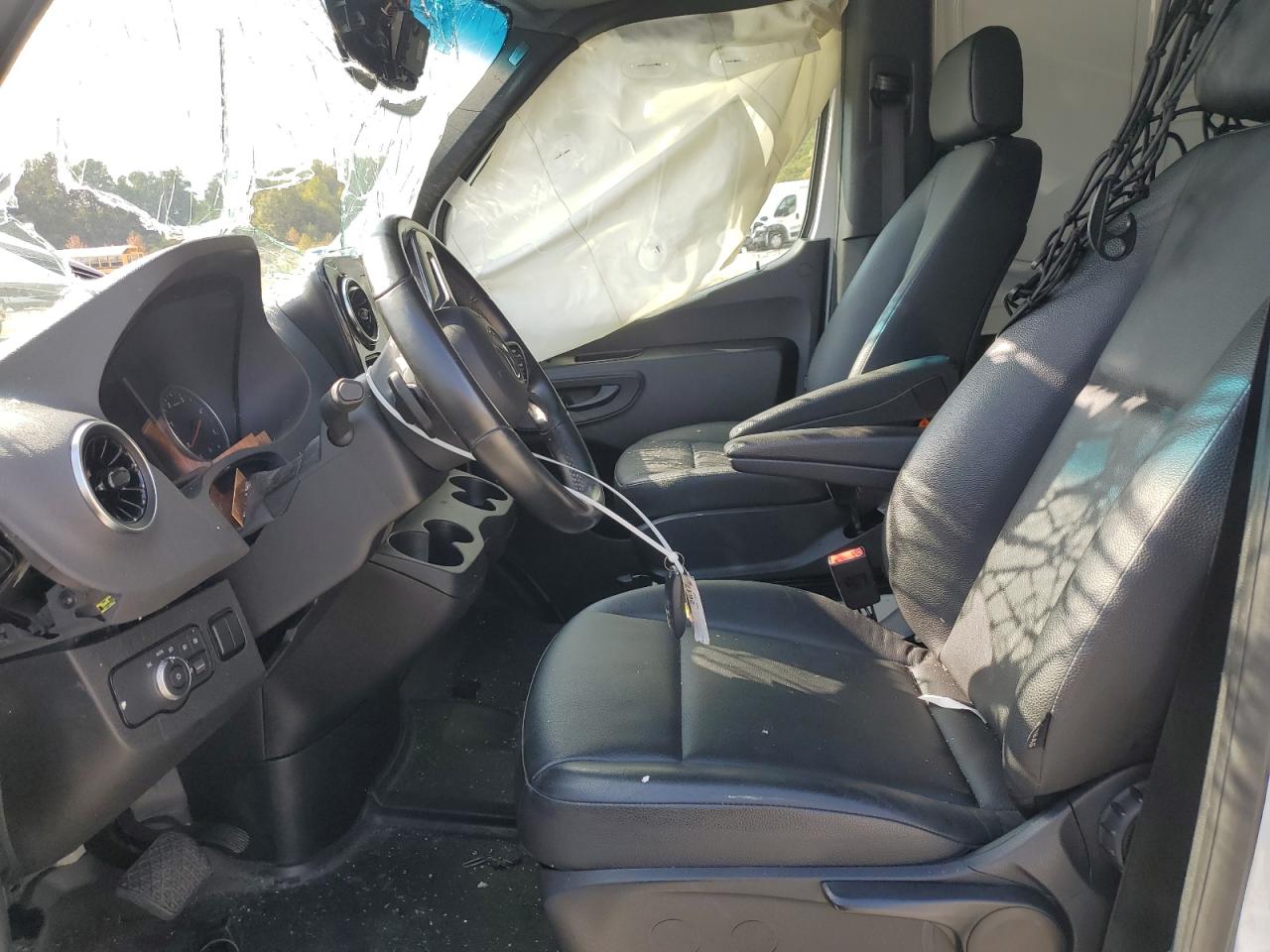 Mercedes-Benz Sprinter 2500 Image 4