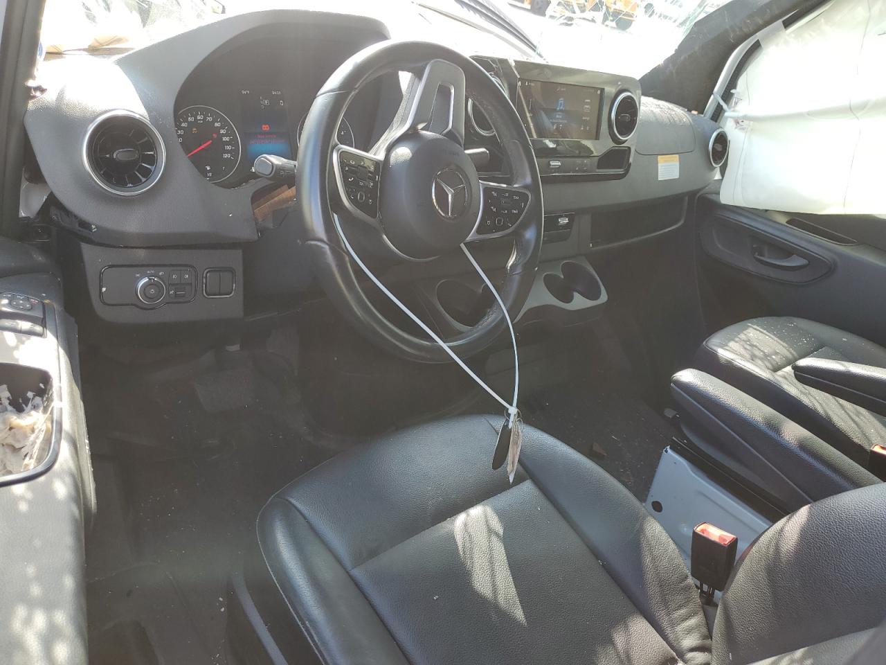 Mercedes-Benz Sprinter 2500 Image 8