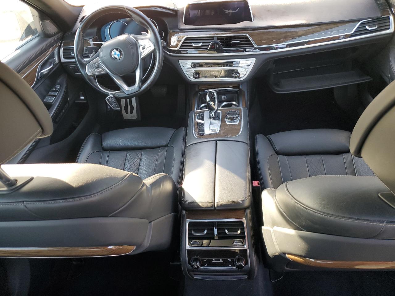 BMW 7 Series Xi Image 4