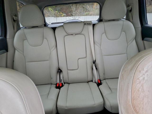 Volvo XC90 T5 Image 9