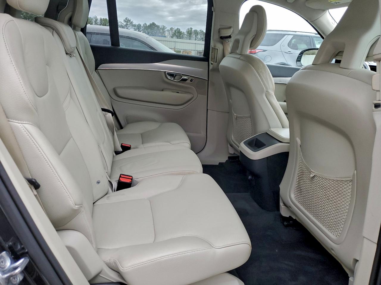 Volvo XC90 T5 Image 12