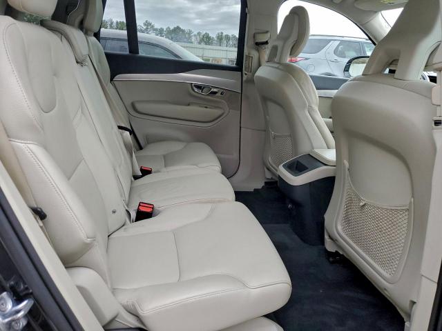 Volvo XC90 T5 Image 12