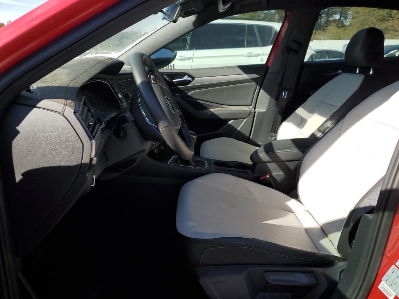 Volkswagen Jetta S Image 3