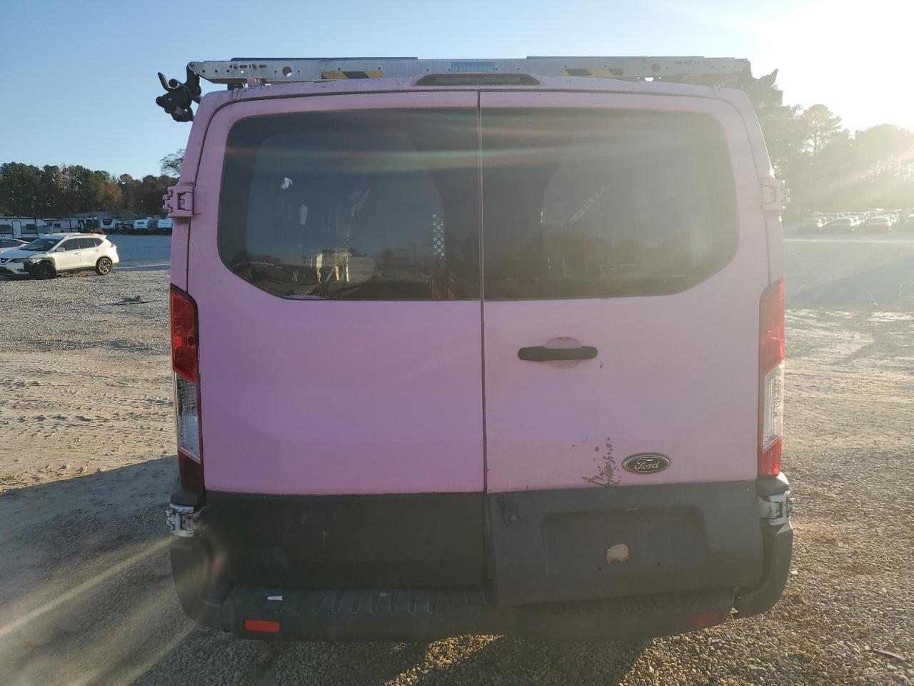 Ford Transit T-250 Image 5