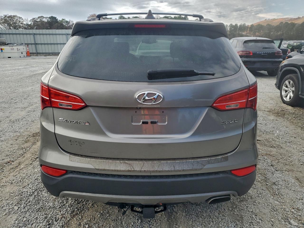 Hyundai SANTA FE Image 2