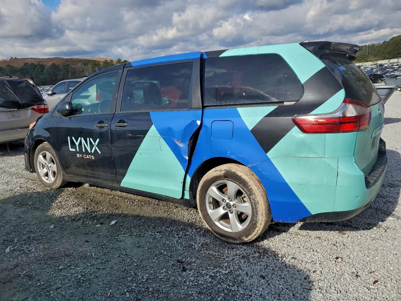 Toyota Sienna L Image 3