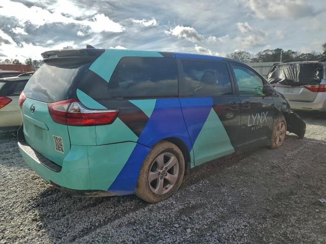 Toyota Sienna L Image 12