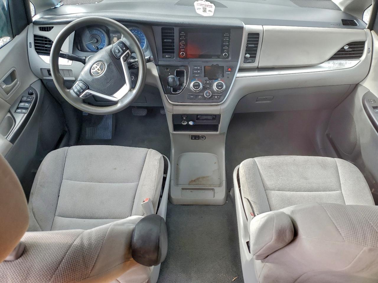 Toyota Sienna L Image 4