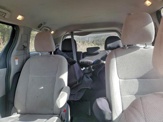 Toyota Sienna L Image 9