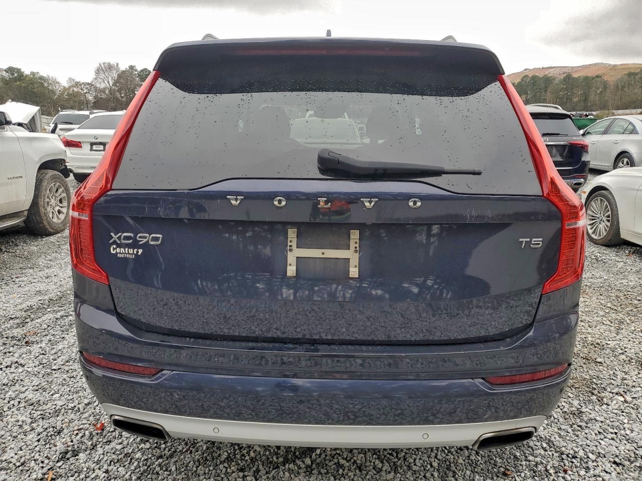 Volvo XC90 T5 Image 2