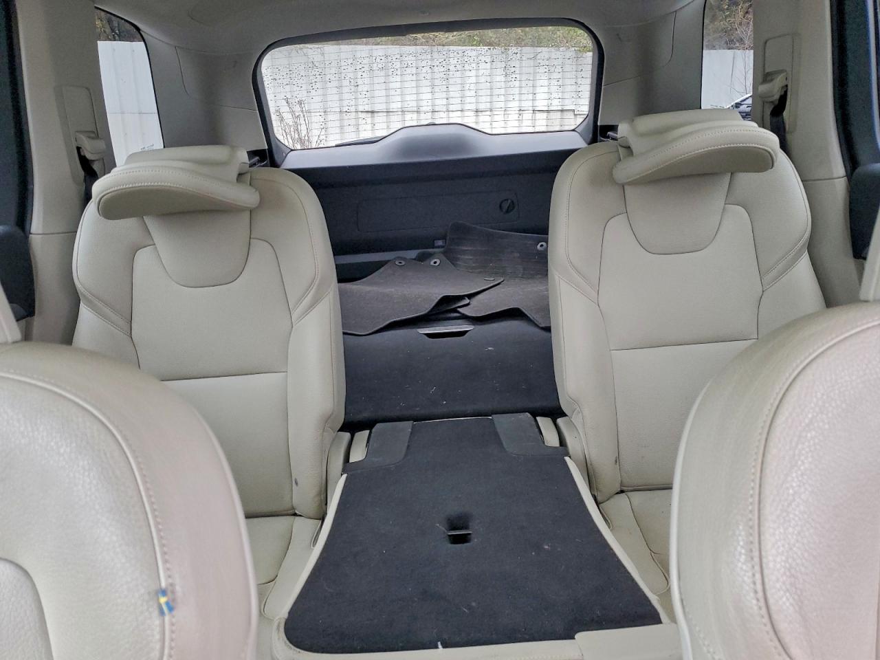 Volvo XC90 T5 Image 4