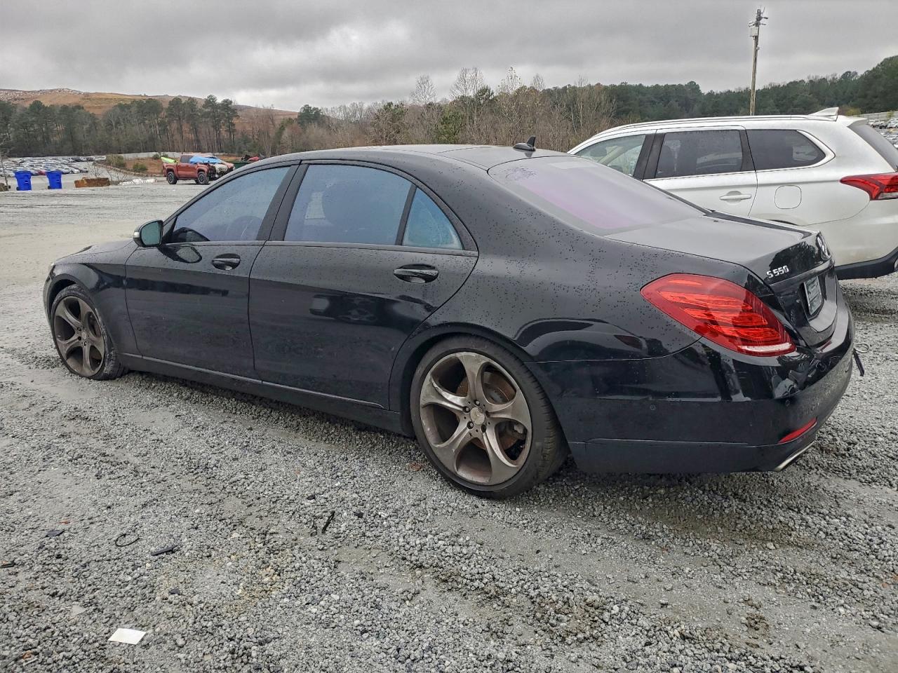 Mercedes-Benz S-Class 550 Image 10