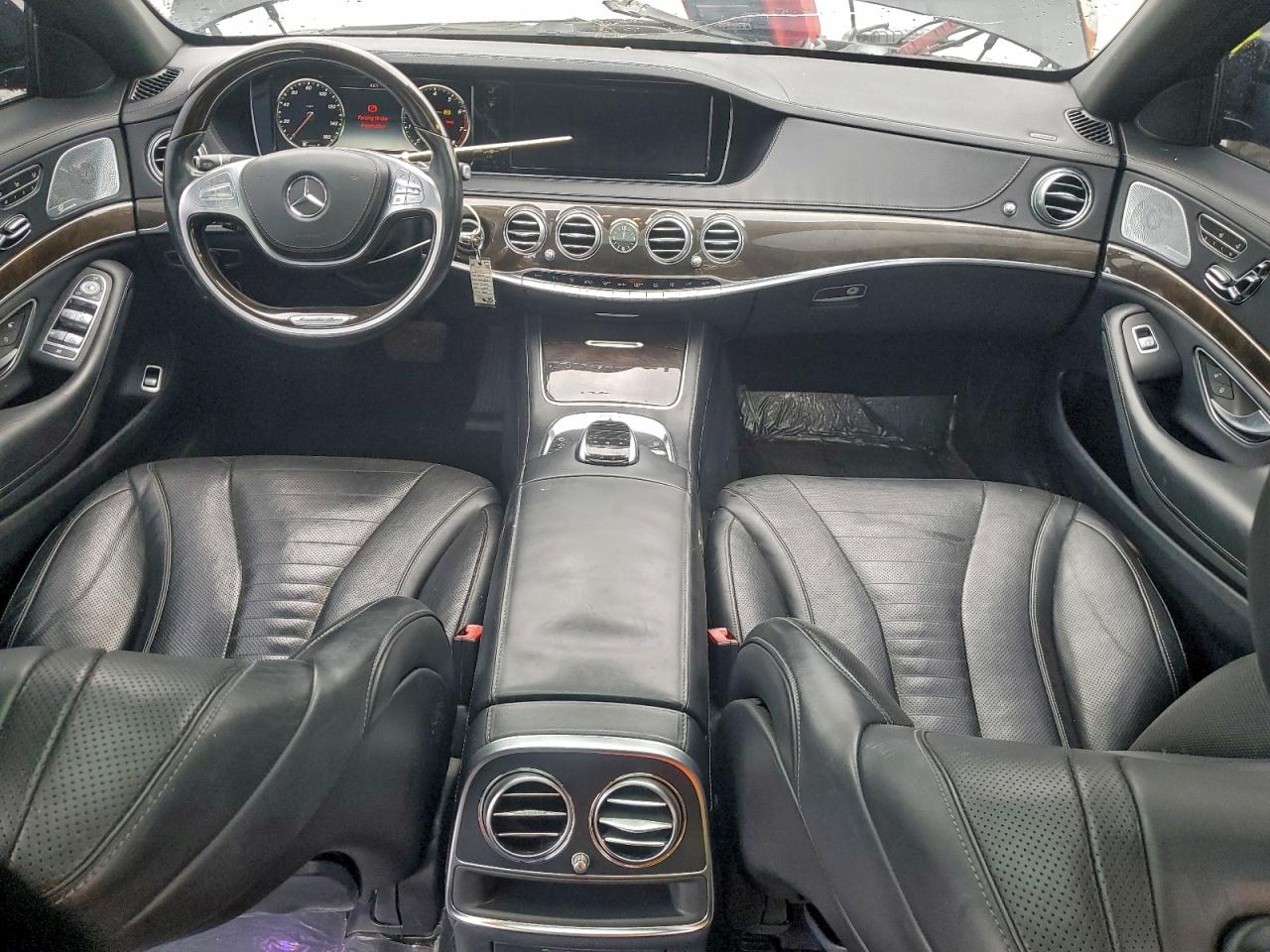 Mercedes-Benz S-Class 550 Image 12