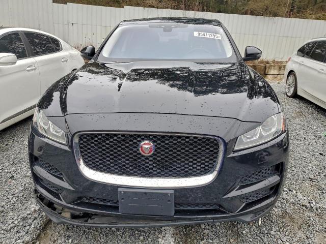 Jaguar F-PACE Prestige Image 6