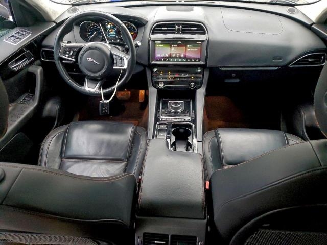 Jaguar F-PACE Prestige Image 4