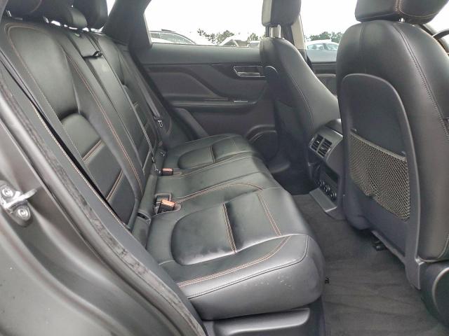 Jaguar F-PACE Prestige Image 5