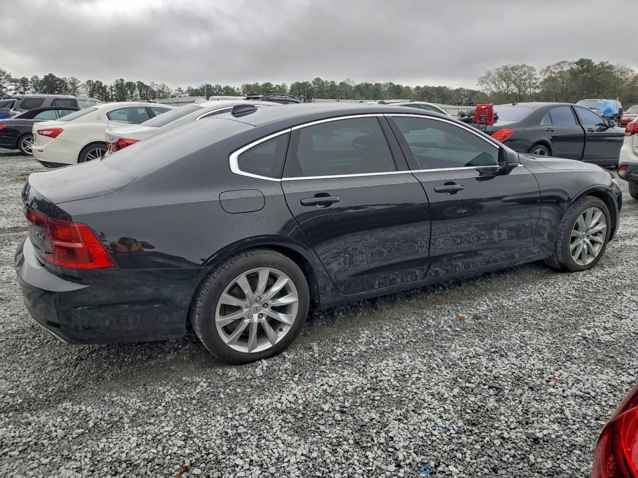 Volvo S90 T6 Momentum Image 2