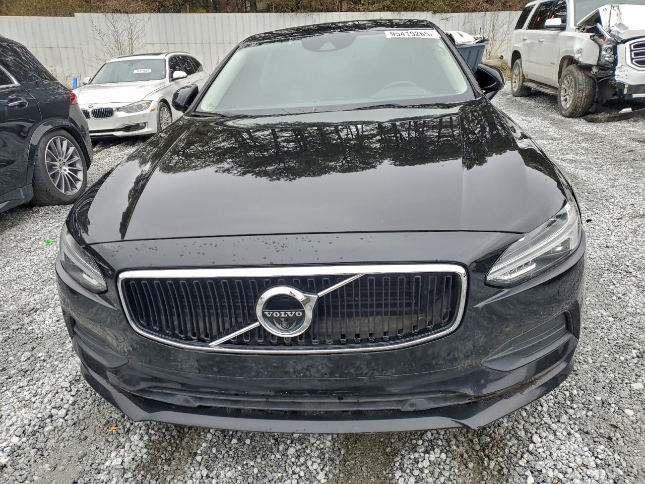Volvo S90 T6 Momentum Image 3