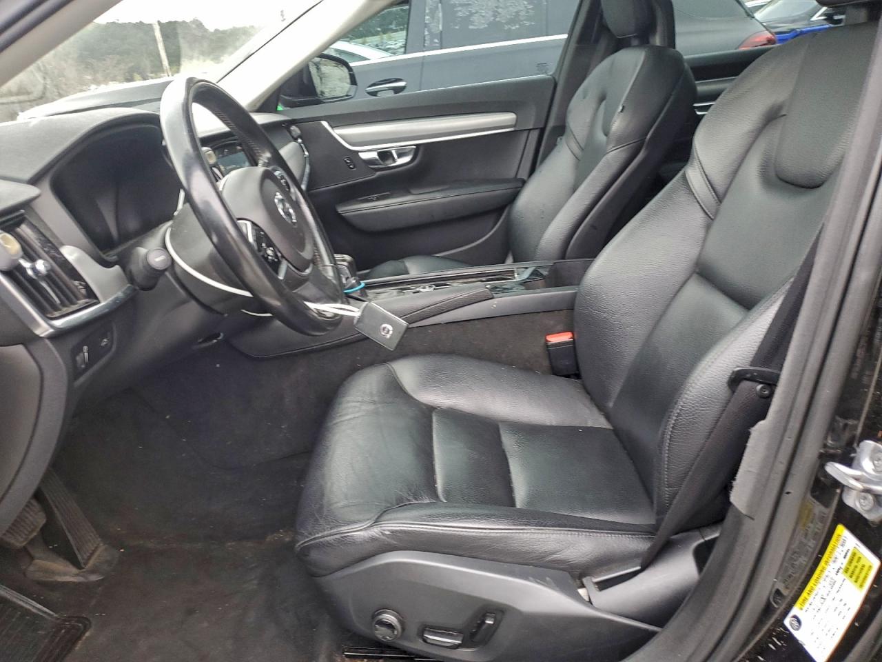 Volvo S90 T6 Momentum Image 10