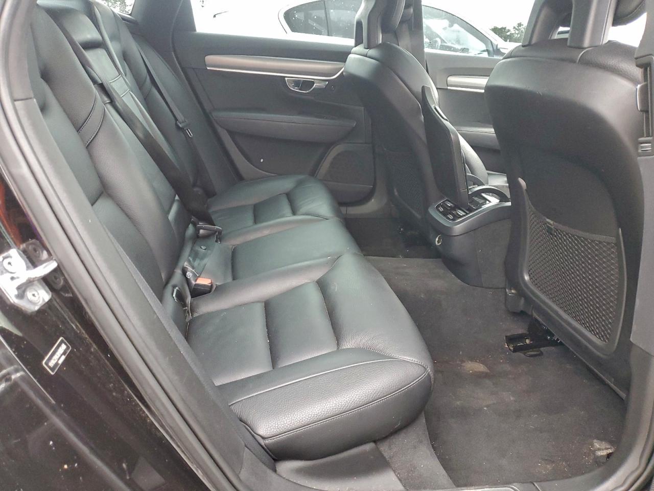 Volvo S90 T6 Momentum Image 7