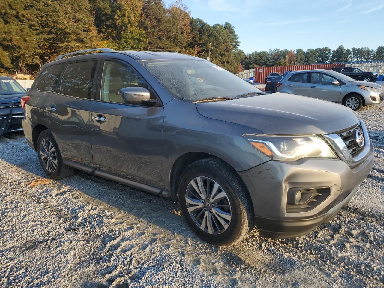 Nissan Pathfinder S Image 3