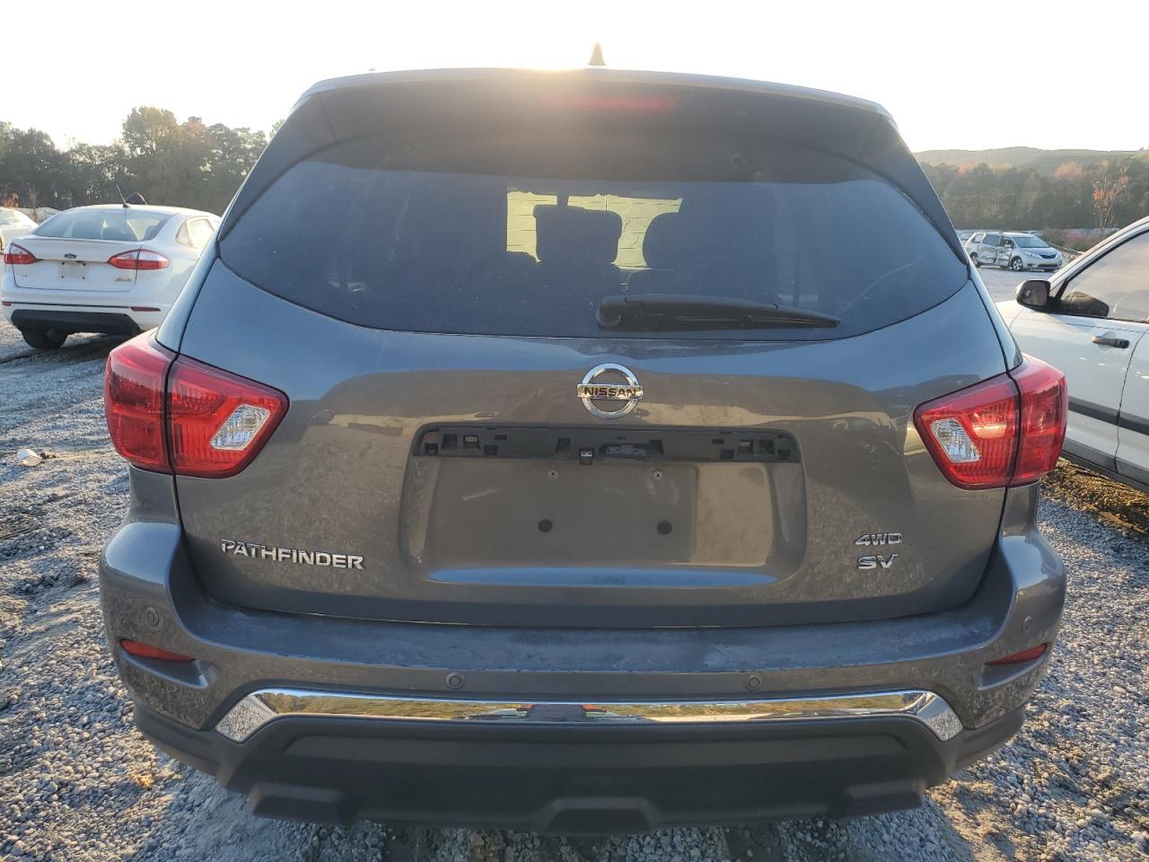 Nissan Pathfinder S Image 4