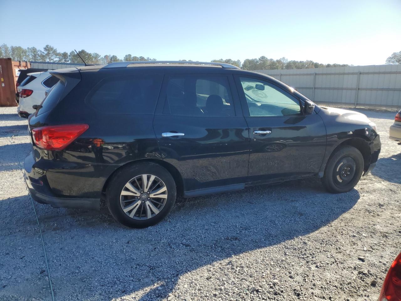 Nissan Pathfinder S Image 11