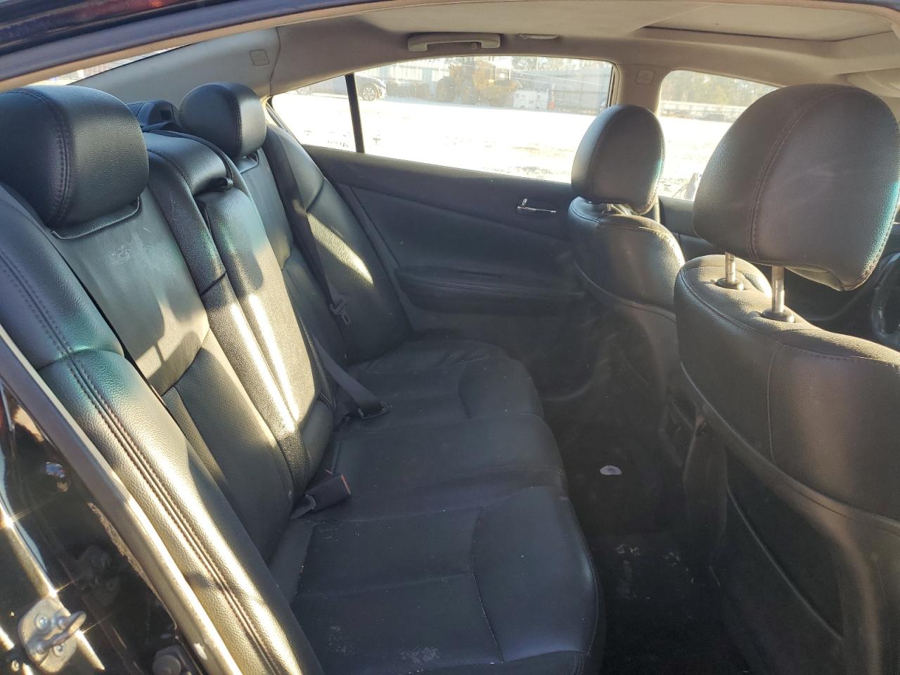 Nissan Maxima S Image 9