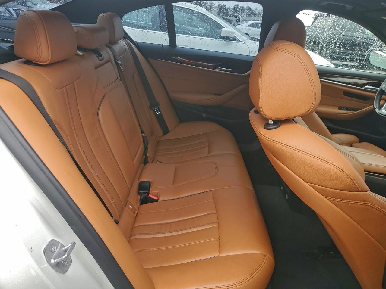 BMW 5 Series I Image 2