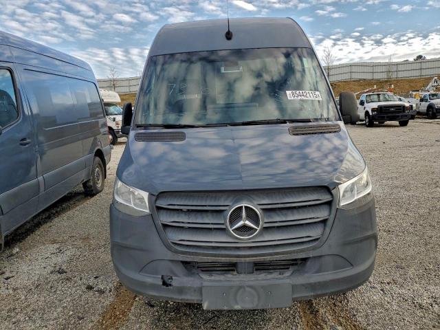 Mercedes-Benz Sprinter 2500/3500 Image 6