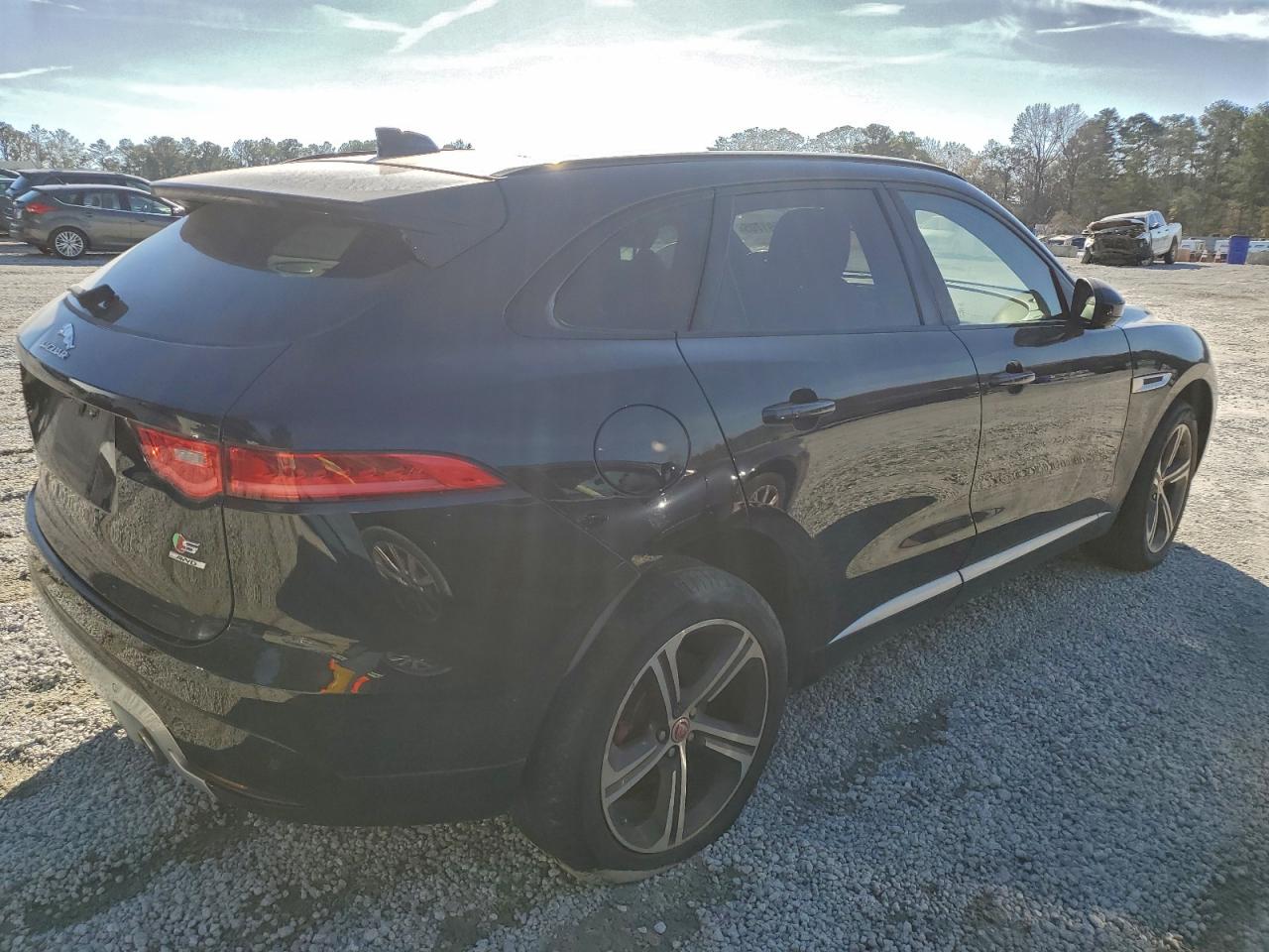 Jaguar F-PACE S Image 11