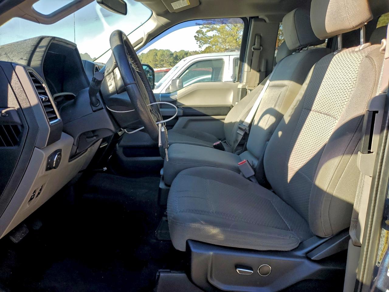 Ford F-150 Super Cab Image 8