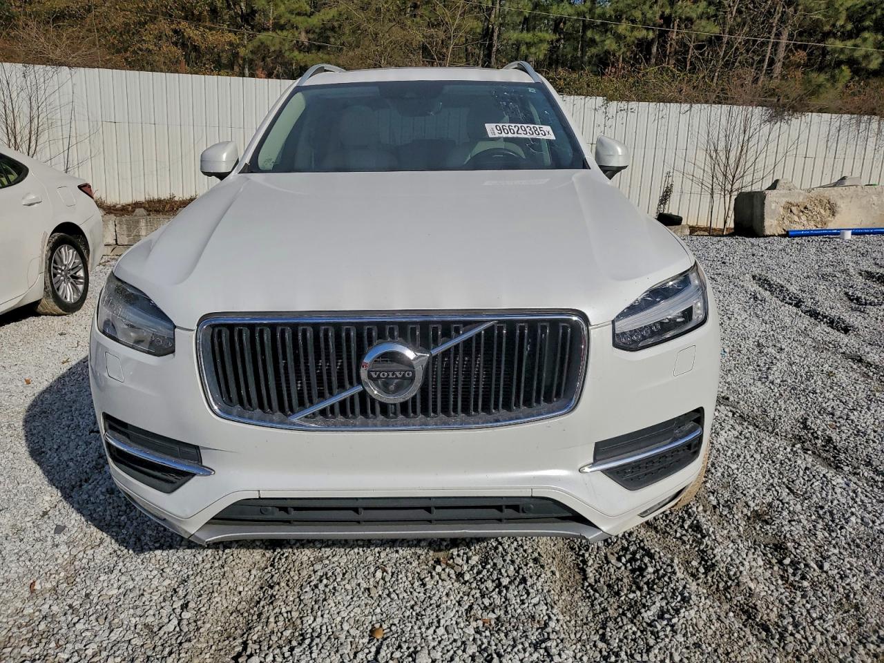 Volvo XC90 T6 Image 2