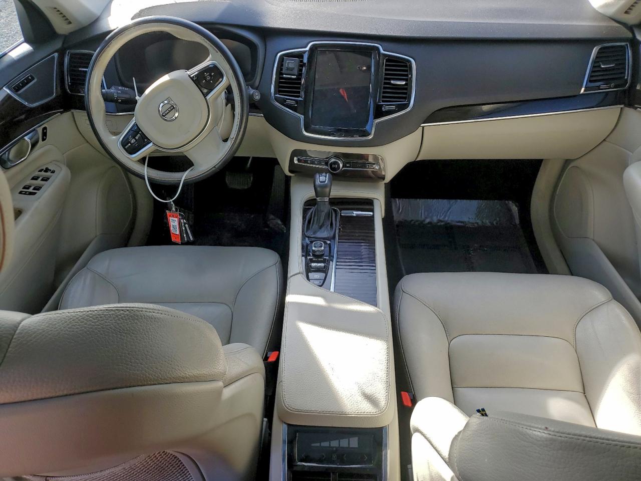Volvo XC90 T6 Image 12