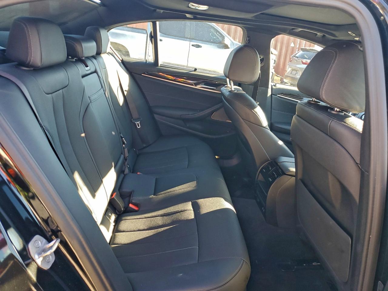 BMW 5 Series Xi Image 4