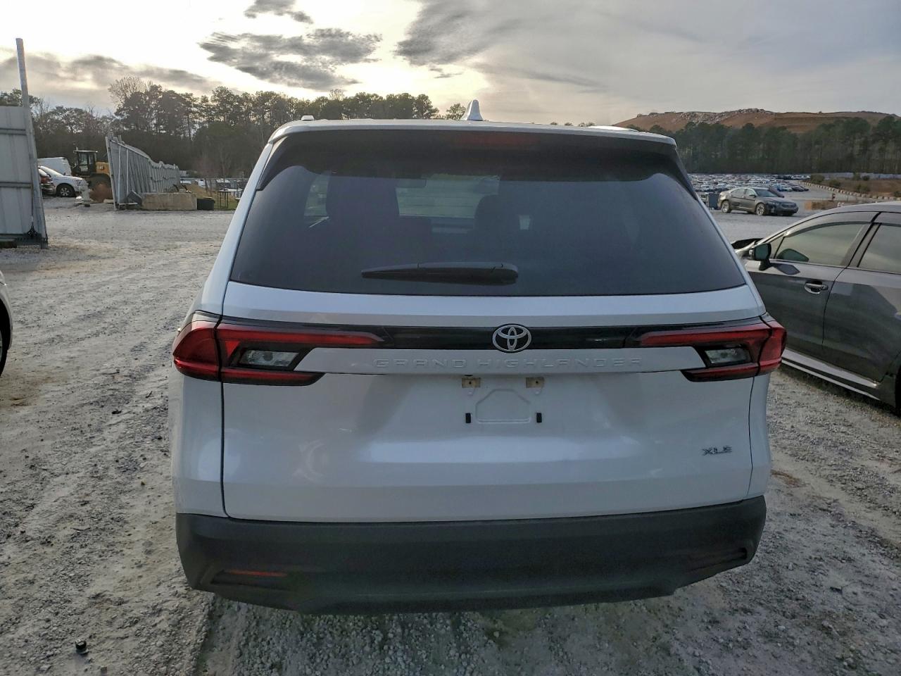 Toyota Grand High Le Image 11