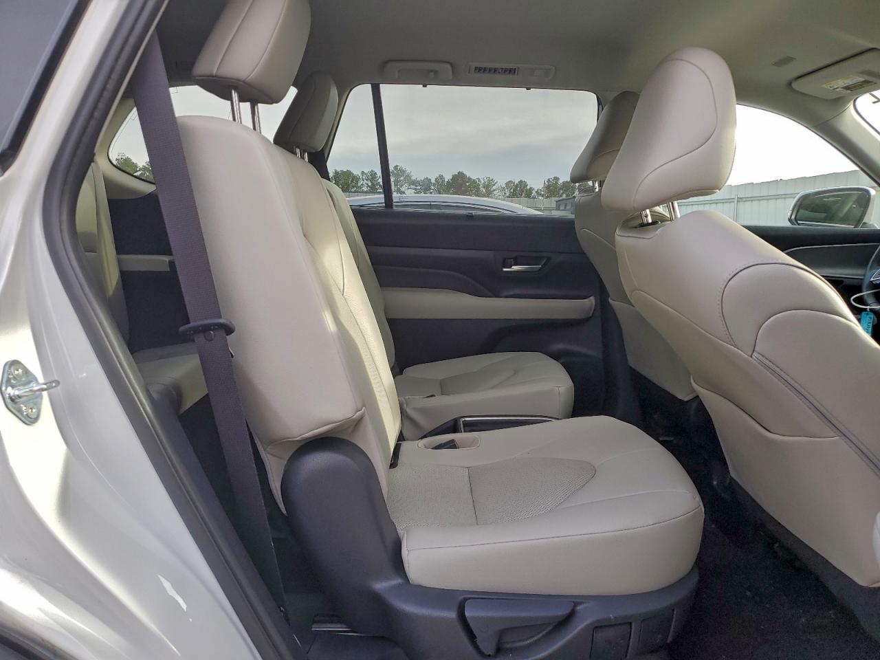 Toyota Grand High Le Image 6