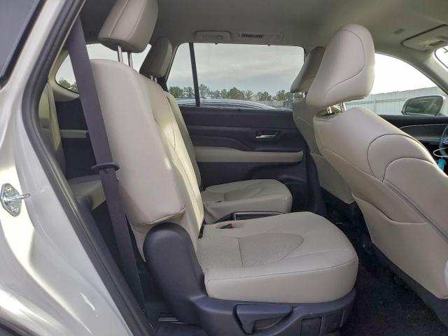 Toyota Grand High Le Image 6