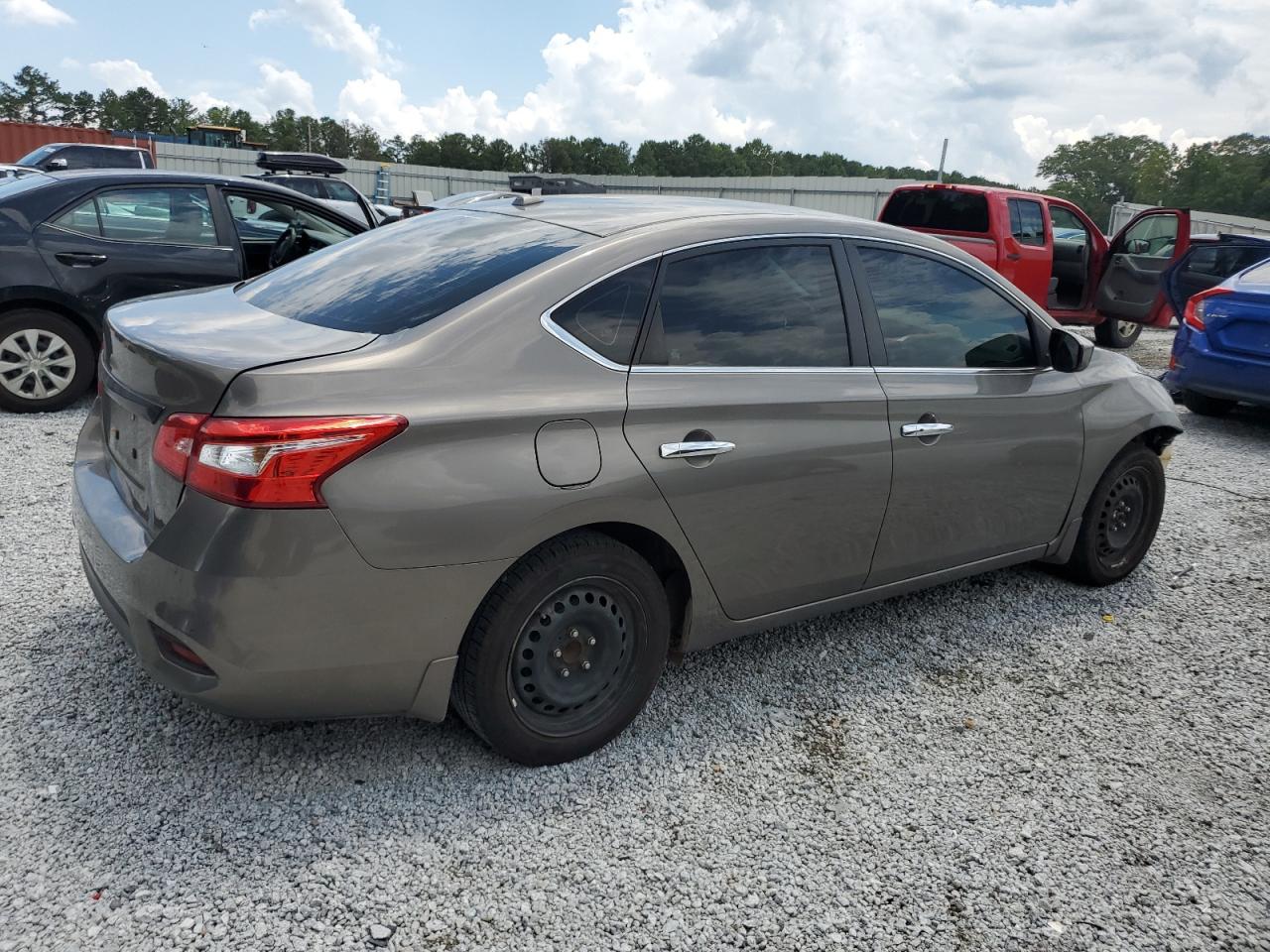 Nissan Sentra S Image 2