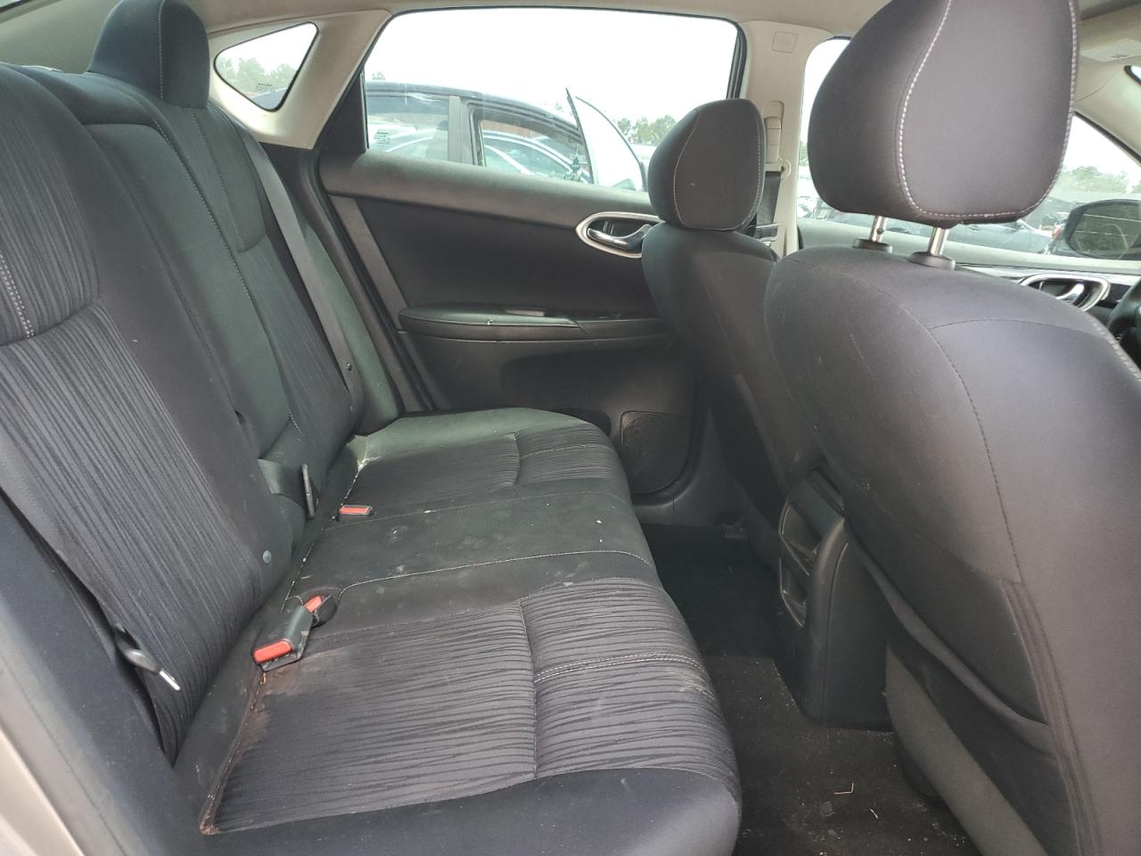 Nissan Sentra S Image 8