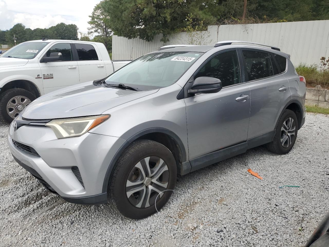 Toyota RAV4 Le Image 1