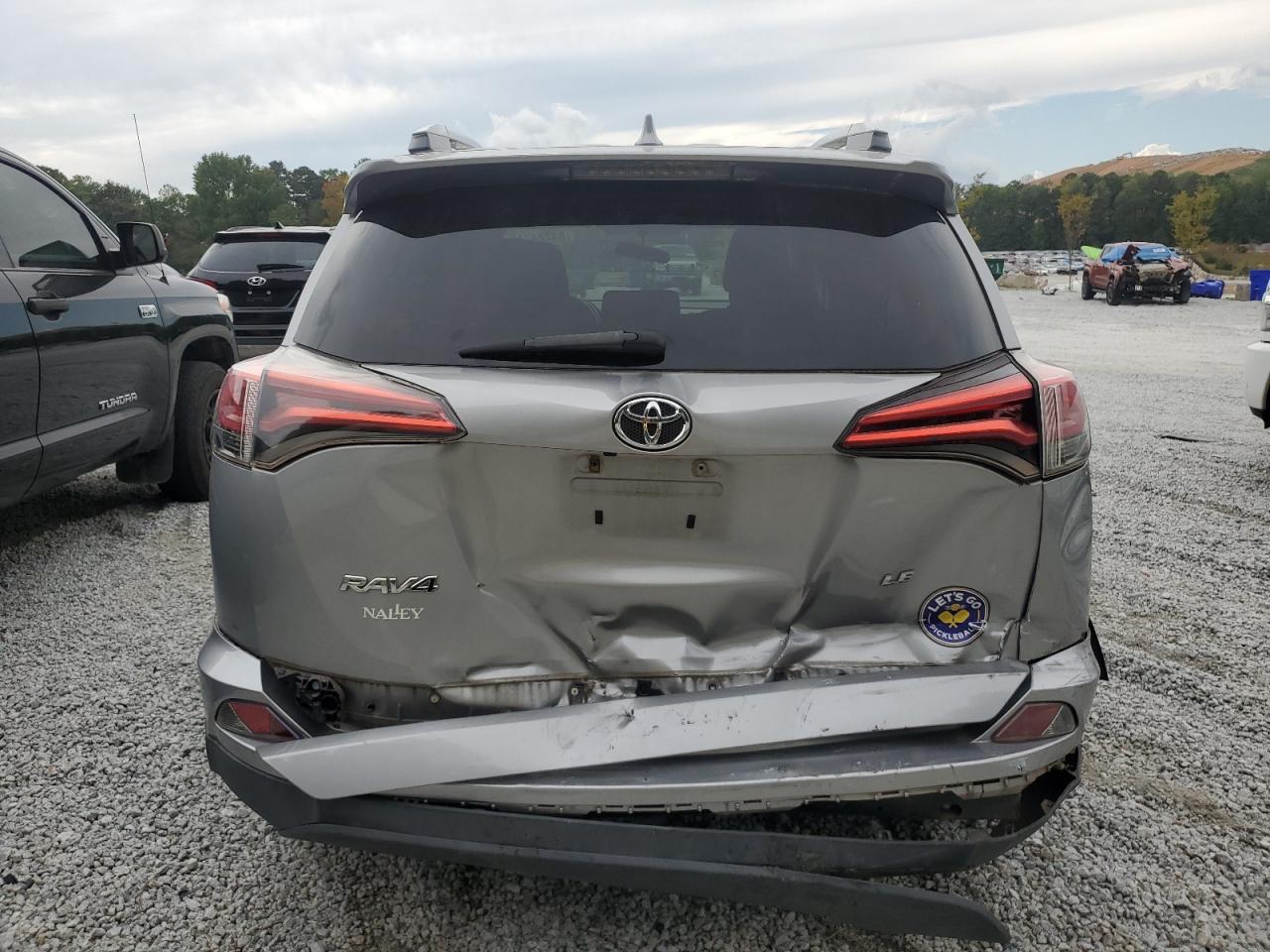 Toyota RAV4 Le Image 6